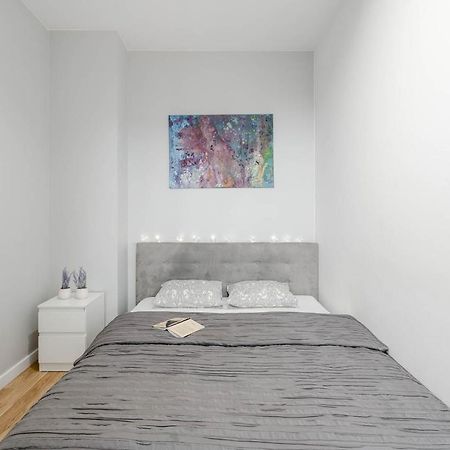 Chill Apartments Airport Apartments Warsawa Bagian luar foto